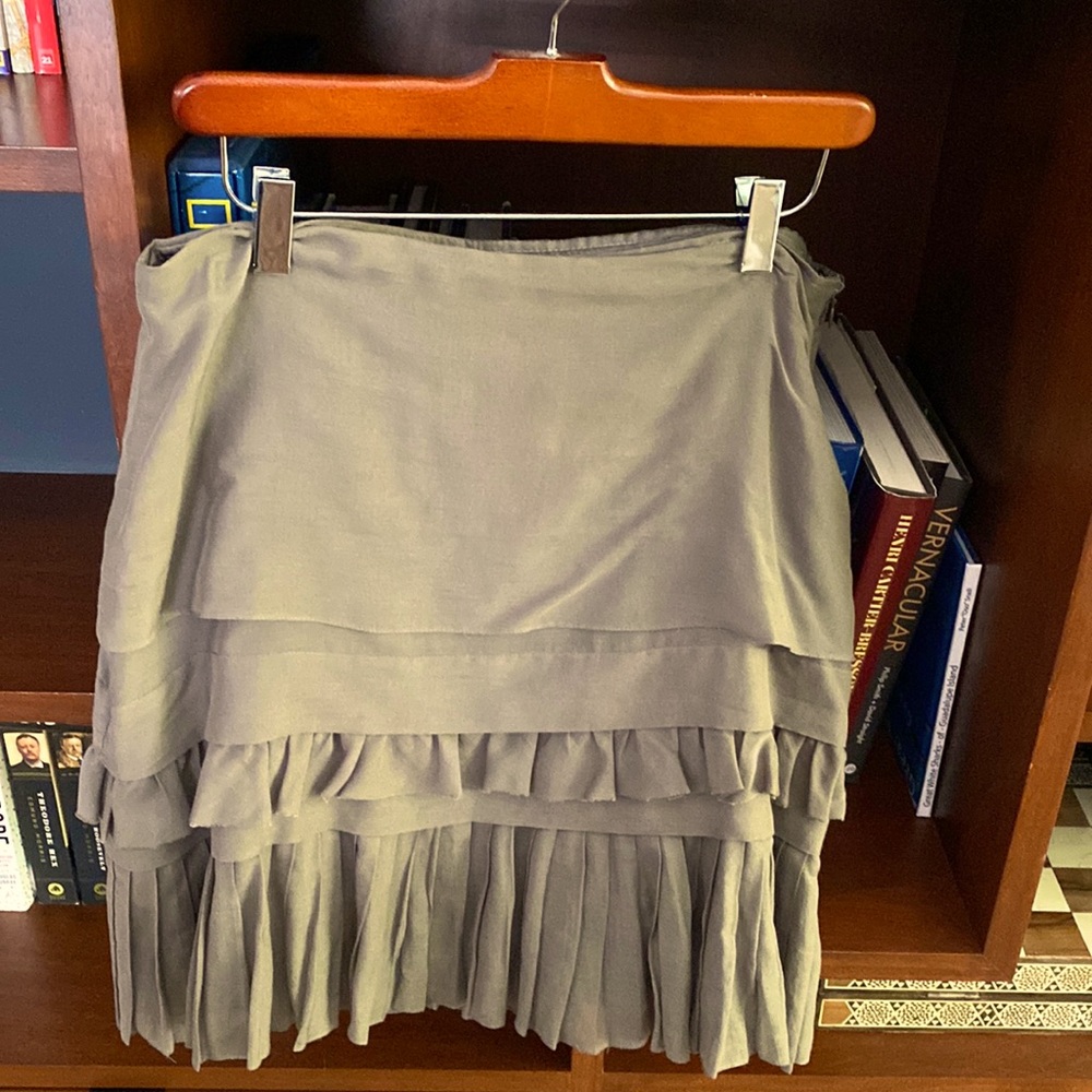 Morgane le Fey skirt. Sized 8. Grey. Pleated.